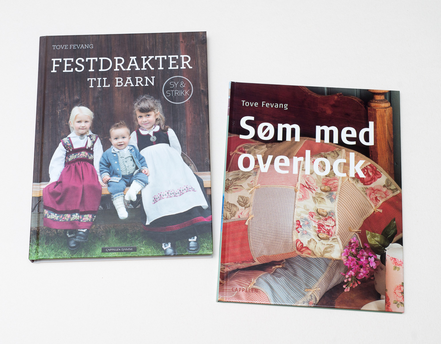 Førjulens boktilbud «Festdrakter til barn» og «Søm med overlock» i 2020