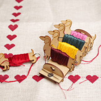 Garnvinsler - hundesett m/5 Dachshunder og stativ