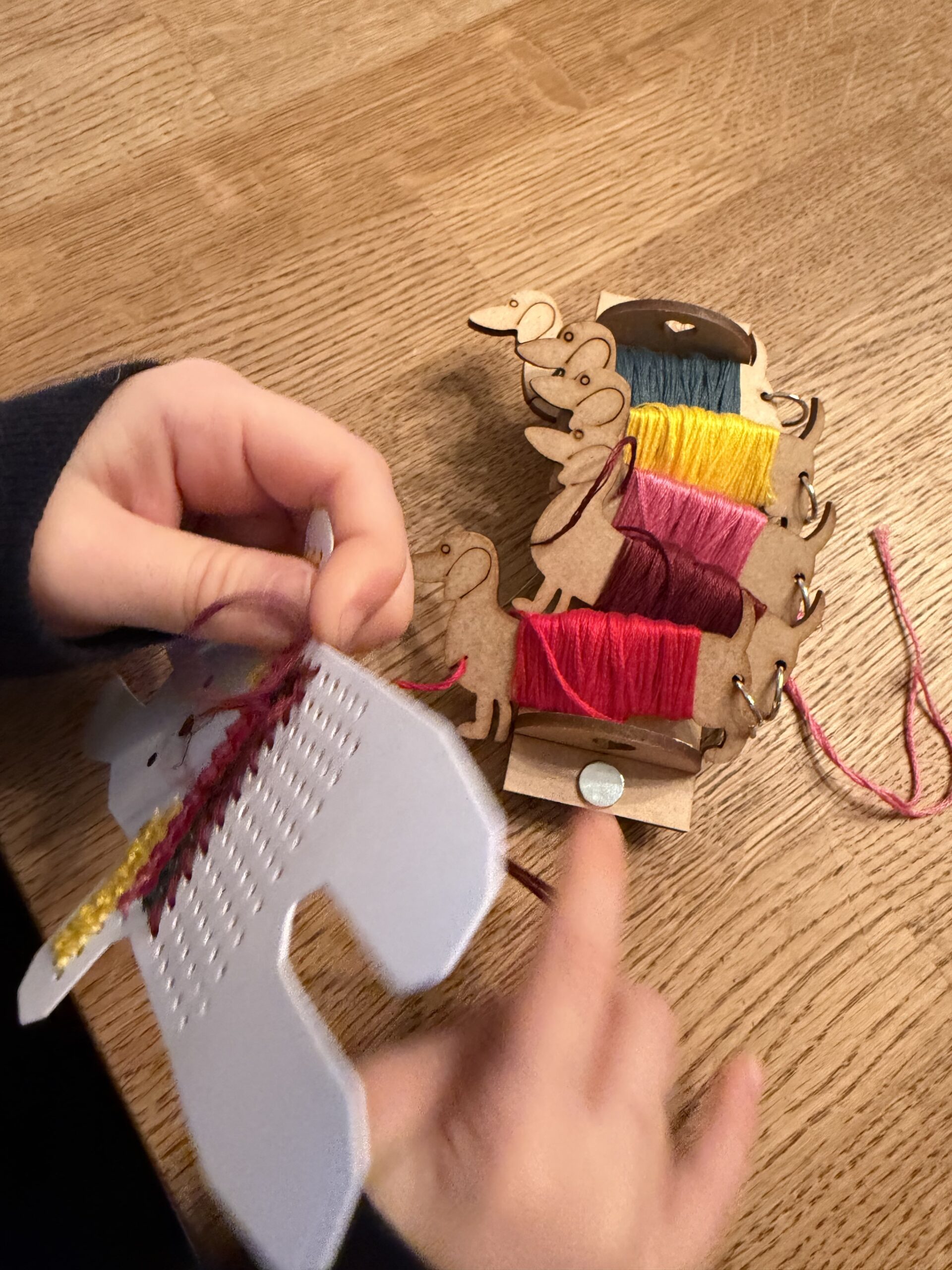 Garnvinsler - hundesett m/5 Dachshunder og stativ - Bilde 4